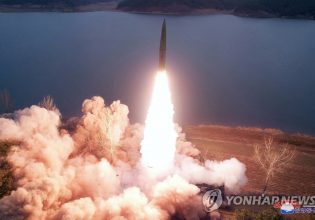 Βόρεια Κορέα: Εκτόξευσε 2 βαλλιστικούς πυραύλους σε άσκηση για «πλήγμα με τακτικά πυρηνικά όπλα»