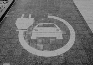 Ηλεκτροκίνηση: Ο πόλεμος για τις μπαταρίες – «Λίγοι νικητές, πολλοί χαμένοι και πολύ αίμα στο πάτωμα»