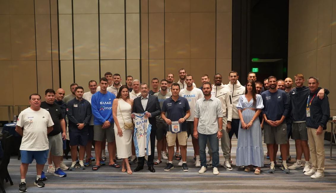 Ο Έλληνας πρέσβης στις Φιλιππίνες επισκέφτηκε την εθνική ομάδα μπάσκετ