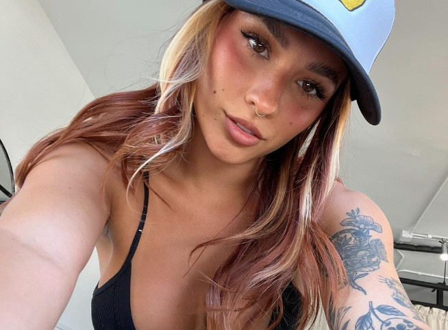 Χαβάη: To GoFundMe μπλόκαρε τις γυμνές της φωτογραφίες – Συγκέντρωσε 10.000 δολ. στο OnlyFans για τους πυρόπληκτους