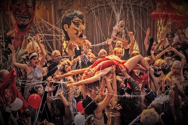 Τα όργια από την Αθήνα στη Ρώμη και η… φαντασία οργιάζει