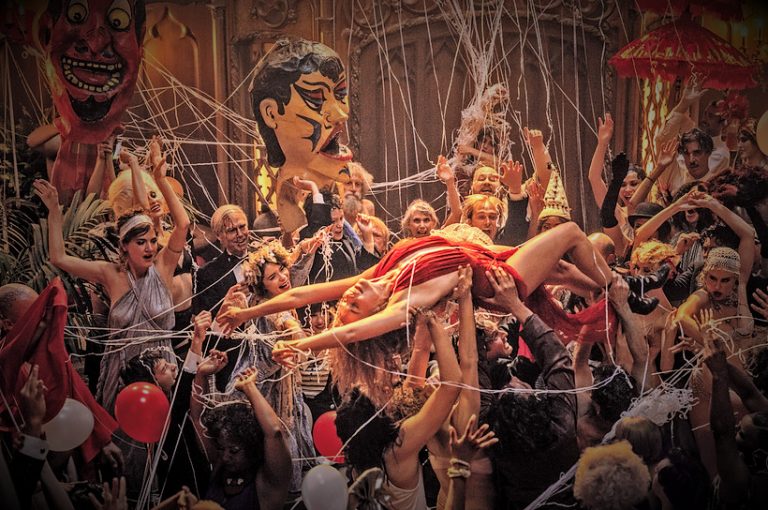 Τα όργια από την Αθήνα στη Ρώμη και η… φαντασία οργιάζει