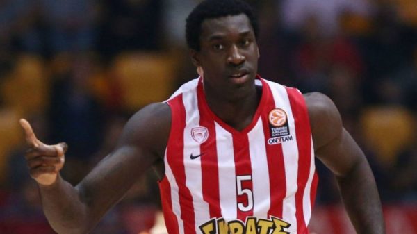 Ο Οθέλο Χάντερ σταμάτησε το μπάσκετ
