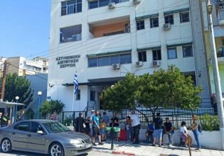 Ταυτότητες: Αγγελία που έγινε viral – Ζητά αμοιβή για να κρατήσει σειρά για την ανανέωση ταυτότητας