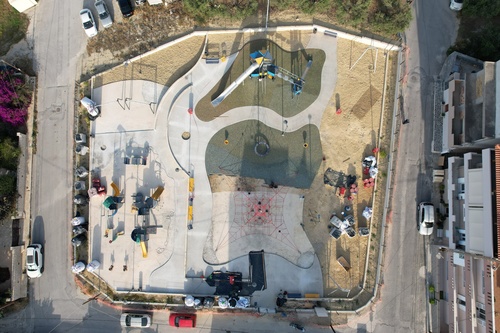 Ηράκλειο: Κάτοικος τοποθέτησε γράσο σε όλα τα παιχνίδια και τις κούνιες μιας παιδικής χαράς