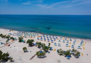 Παραλίες: 22 συλλήψεις σε Μύκονο, Πάρο και Ρόδο για κατάληψη αιγιαλού