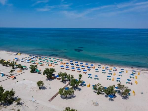 Παραλίες: 22 συλλήψεις σε Μύκονο, Πάρο και Ρόδο για κατάληψη αιγιαλού