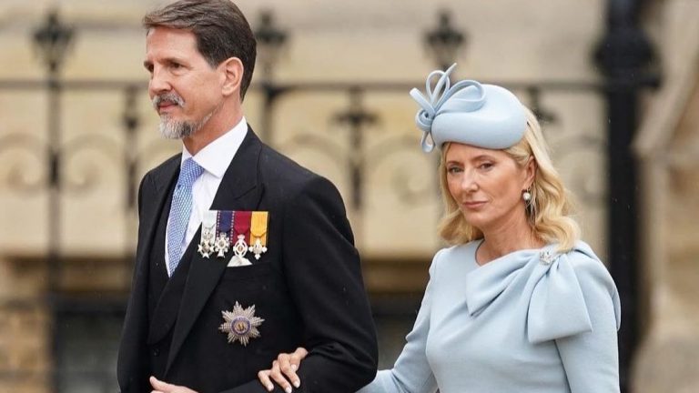 Παύλος Γλύξμπουργκ: Στις Σπέτσες για διακοπές – Συναντήθηκε με παιδικούς φίλους του πατέρα του