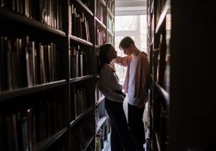 Εξουθενωμένοι ή άνεργοι; – Γνωρίστε τα «παιδιά πλήρους απασχόλησης» της Κίνας