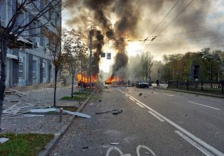 Ουκρανία: Τουλάχιστον πέντε νεκροί και 31 τραυματίες από ρωσική πυραυλική επίθεση σε πολυκατοικία