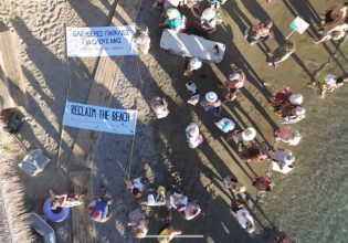 Κίνημα της πετσέτας: «Με εκσκαφικό έβγαζε τις πλάκες από τη θάλασσα της Πλάκας στη Νάξο» – Νέες καταγγελίες για παραβάσεις από επιχειρήσεις