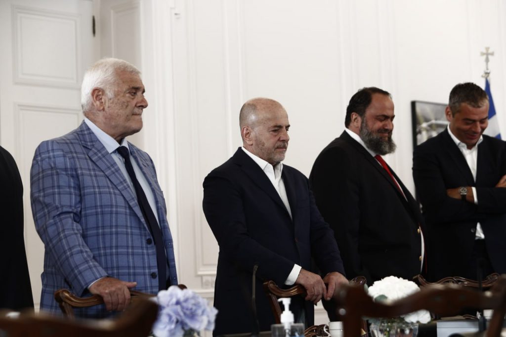 Ολοκληρώθηκε η σύσκεψη στο Μέγαρο Μαξίμου για τη βία στα γήπεδα