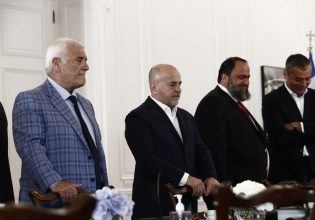 Ολοκληρώθηκε η σύσκεψη στο Μέγαρο Μαξίμου για τη βία στα γήπεδα