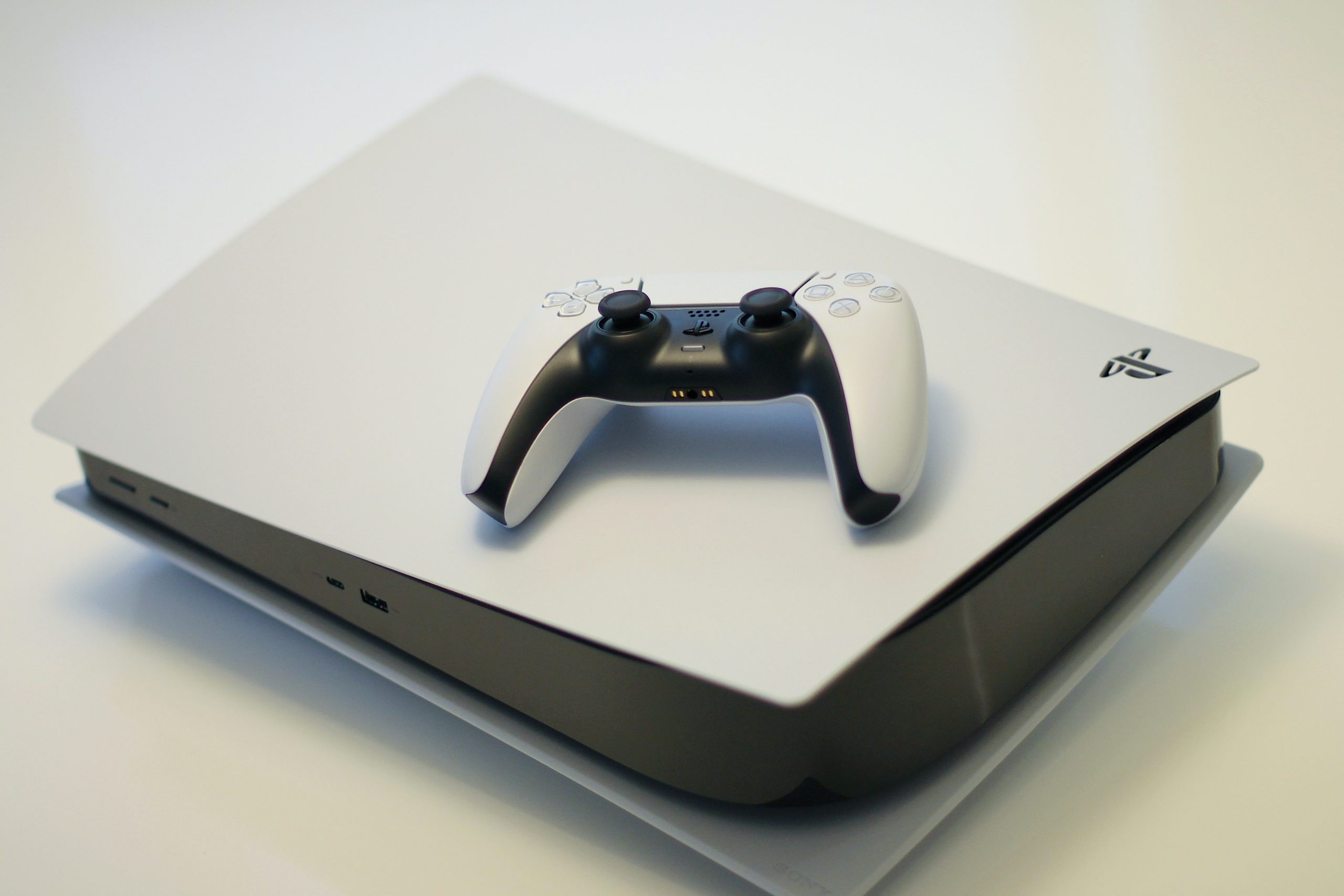 Sony: Βουτιά 31% στα κέρδη τριμήνου, αλλά εκτίναξη πωλήσεων του PlayStation 5