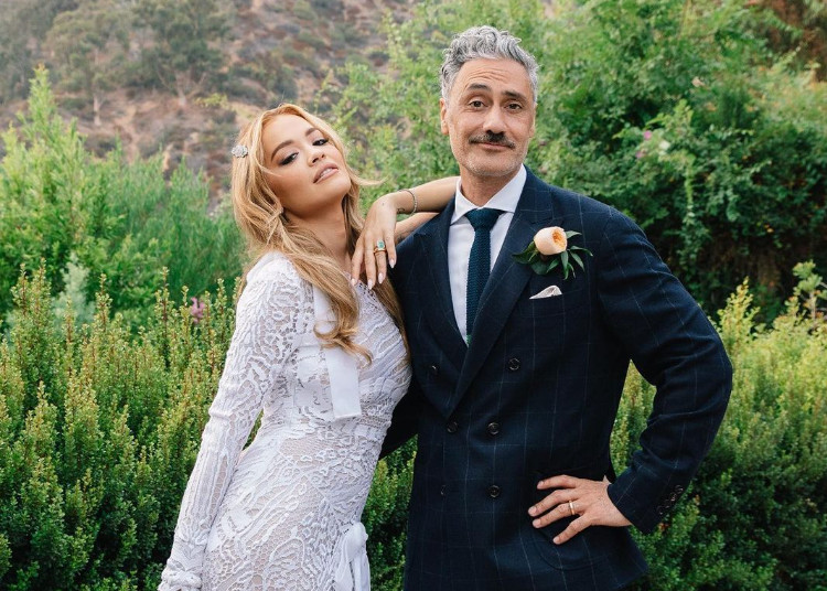 Ρίτα Όρα: Δημοσίευσε φωτογραφίες από τον γάμο της έναν χρόνο μετά