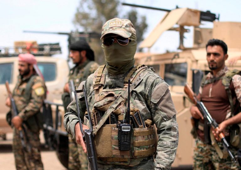 Συρία: Τουλάχιστον 22 νεκροί σε συγκρούσεις για «ξεκαθάρισμα λογαριασμών» στην Ντέιρ Εζόρ