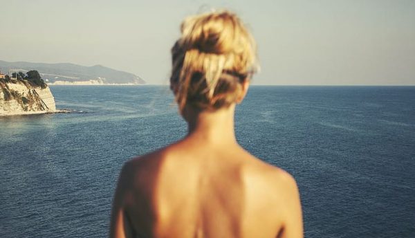 «Έλλειψη σεβασμού»: Καμπάνια Καταλανών γυμνιστών εναντίον των ντυμένων τουριστών