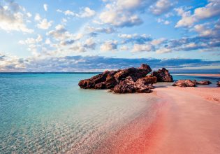 Ύμνοι Vogue για την Ελλάδα: Κορυφαίος προορισμός – Αυτές είναι οι πιο όμορφες παραλίες