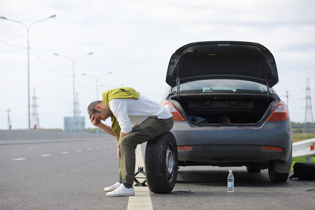 Αυτοκίνητο: Τι συμβαίνει όταν ένα λάστιχο σκάσει εν κινήσει