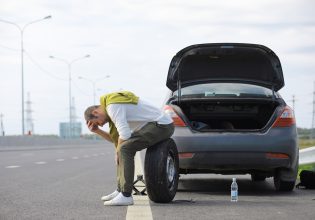 Αυτοκίνητο: Τι συμβαίνει όταν ένα λάστιχο σκάσει εν κινήσει