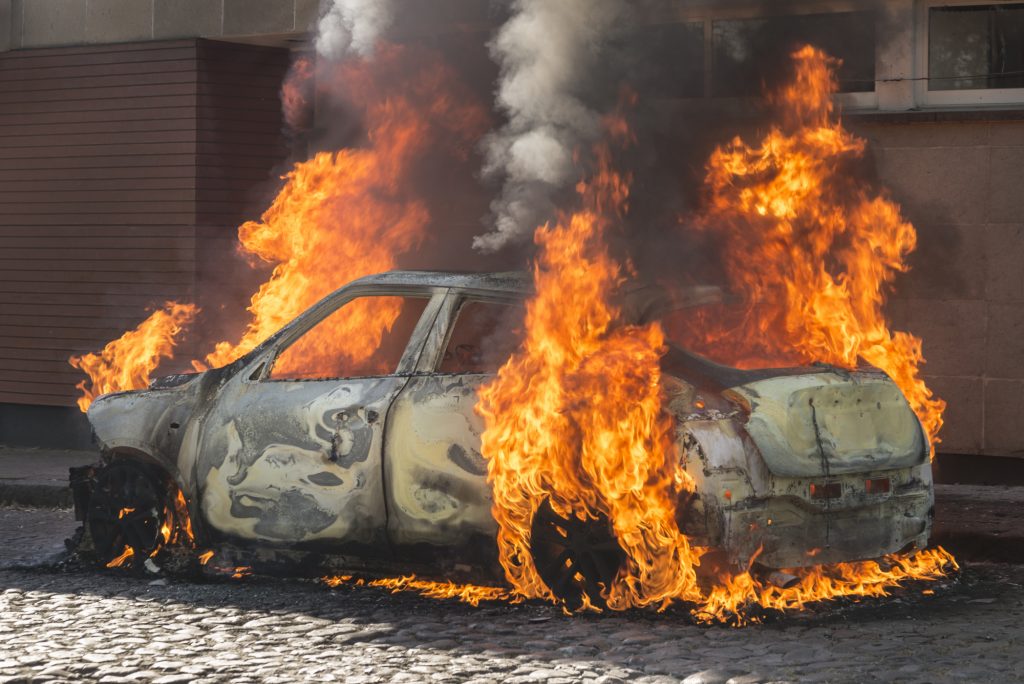 Φωκίδα: Νεκρή γυναίκα μετά από τροχαίο – Τυλίχτηκε στις φλόγες το αυτοκίνητό της