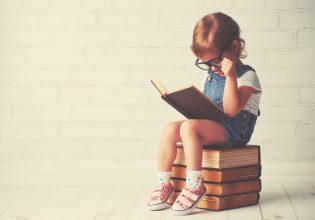 Πρώτη φορά στα θρανία: 6 βιβλία για να το βοηθήσετε να αγαπήσει το σχολείο