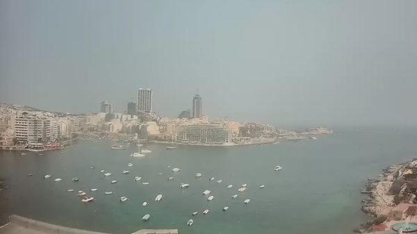 Φωτιές στην Ελλάδα: Πυκνοί καπνοί «σκέπασαν» Μάλτα και Σικελία