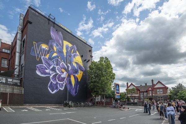 Street Art: Η «επίμονη κηπουρός» των μεγαλουπόλεων