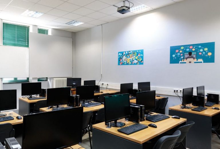 Πρόσληψη ωρομίσθιου διδακτικού προσωπικού στη Σχολή Προγραμματιστών Ηλεκτρονικών Υπολογιστών στις Ένοπλες Δυνάμεις