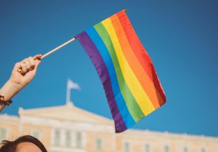 Ομοφοβική επίθεση σε υποψήφιο δημοτικό σύμβουλο επειδή έχει γκέι γιο – Η αποστομωτική απάντηση