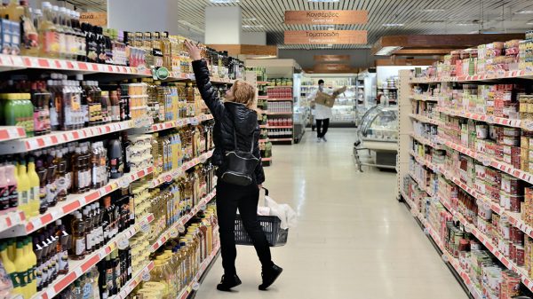 Οι τρεις λόγοι που κάνουν την Ελλάδα ακριβότερη