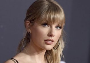 Τέιλορ Σουίφτ: Θαυμαστές της έκλεισαν τον δρόμο όταν συγκεντρώθηκαν έξω από το μπαρ που βρισκόταν