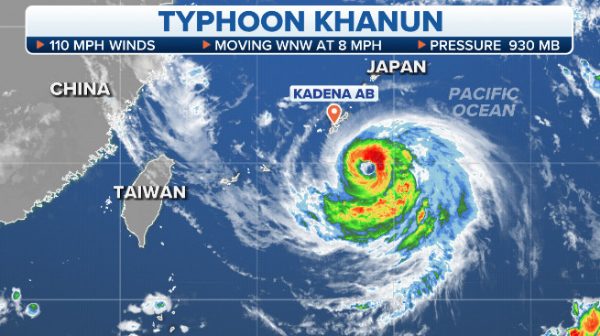 Ιαπωνία: «Σαρώνει» την Οκινάουα ο τυφώνας Χανούν – Ένας νεκρός και χιλιάδες χωρίς ηλεκτρικό ρεύμα