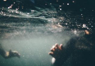 Ικαρία: Στη Σάμο η ιατροδικαστική εξέταση στη σορό του 11χρονου γιου του Οδυσσέα Σταμούλη