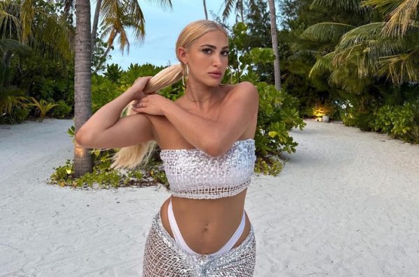 Ιωάννα Τούνη: Μας καλημερίζει γυμνή σε τζακούζι από τις Μαλδίβες