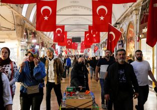 Τουρκία: Οι άνθρωποι του προέδρου «ψαρεύουν» επενδυτές, αλλά η φτώχεια είναι αμείλικτη