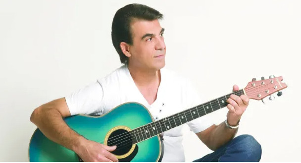 Πέθανε ο τραγουδιστής Τόλης Τσιμογιάννης – Είχε κάνει επιτυχία με το «Και κάνεις και ζημιές»