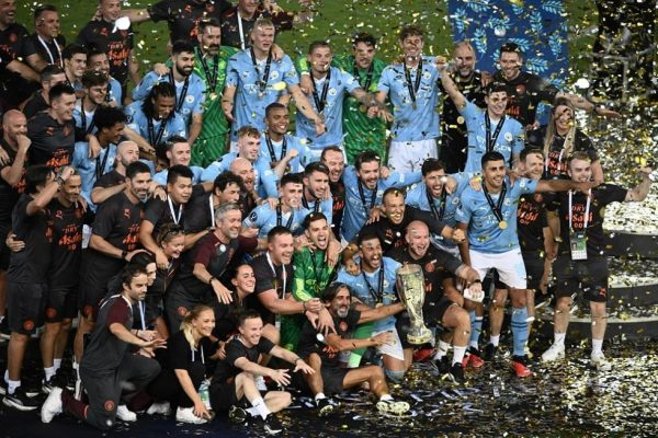 UEFA Super Cup: Η απονομή του τροπαίου στη Μάντσεστερ Σίτι στο «Γ. Καραϊσκάκης»