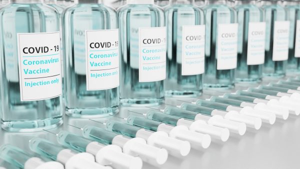 Κοροναϊός: Στο 11% των κρουσμάτων η Eris – Τα συμπτώματα και τι ισχύει για εμβόλιο από Σεπτέμβρη
