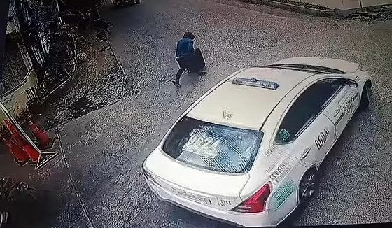 Τον κατηγόρησαν ότι τους έκλεψε και απήγαγε την 8χρονη κόρη τους – Τη μετέφερε σε βαλίτσα