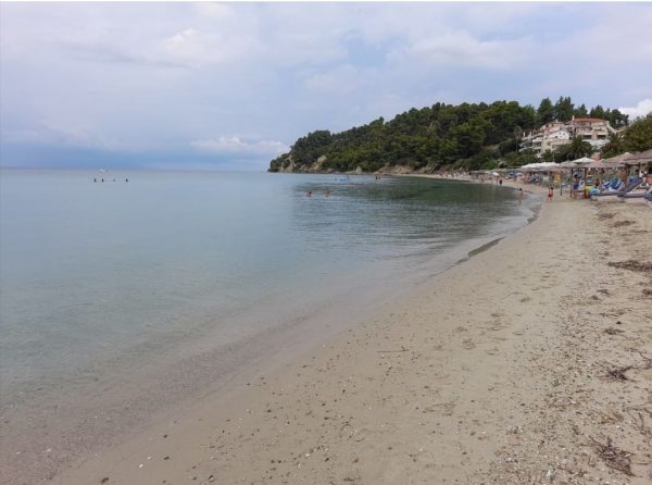 Χάθηκε παιδάκι στη Χαλκιδική: Αυτόφωρο για τον παππού που κοιμόταν στην ξαπλώστρα