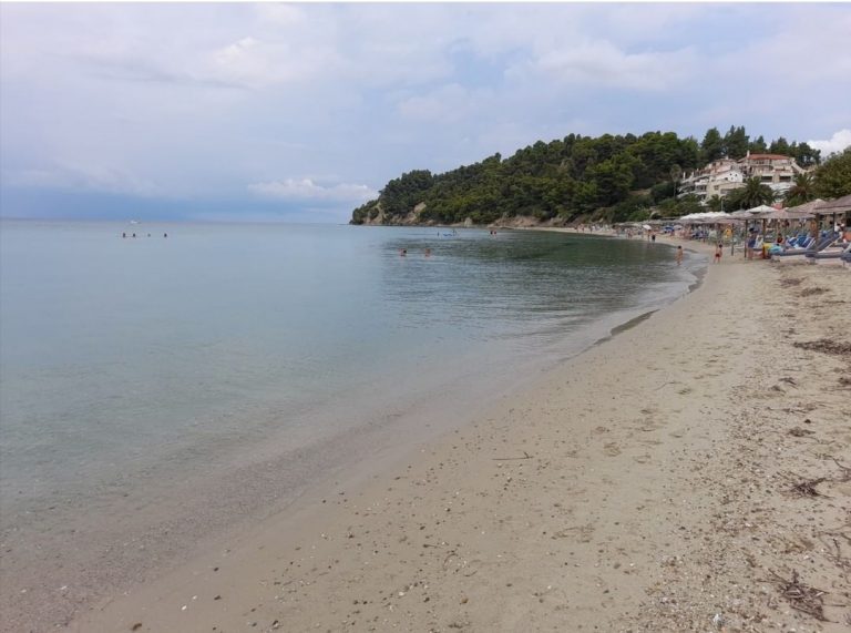 Χάθηκε παιδάκι στη Χαλκιδική: Αυτόφωρο για τον παππού που κοιμόταν στην ξαπλώστρα