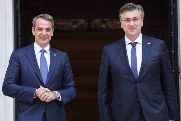 Νέα Φιλαδέλφεια: Επικοινωνία Πλένκοβιτς με Μητσοτάκη – Καταδίκη των επεισοδίων και συλλυπητήρια για τον Μιχάλη