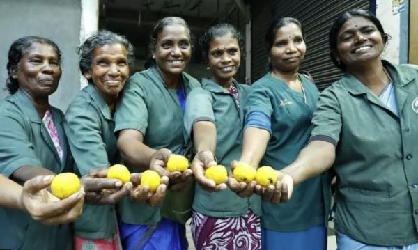 11 Ινδές καθαρίστριες κέρδισαν λαχείο 1,2 εκατομμύρια – Το είχαν πάρει ρεφενέ