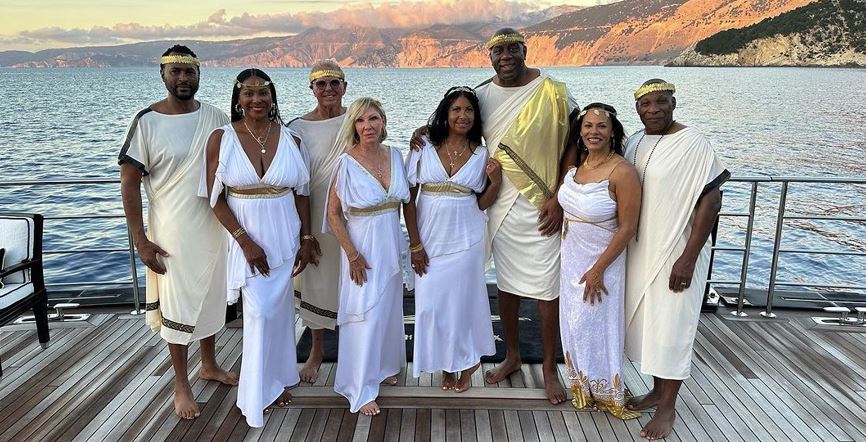 Ο Μάτζικ Τζόνσον διαφημίζει μια Ελλάδα που δεν υπάρχει –και αυτό είναι αστείο