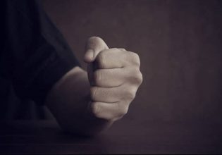 Απίστευτη Καταγγελία: Σεκιούριτι ξενοδοχείου ξυλοκόπησε ξεναγό που ήθελε να κάνει μπάνιο στην θάλασσα