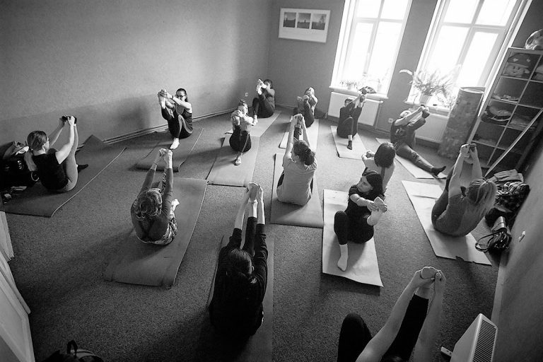 Ουκρανία: Θέλει και ο πόλεμος τη γιόγκα και το μανικιούρ του…