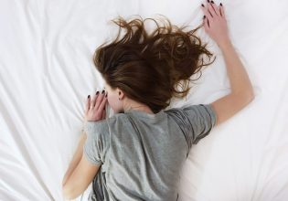 Ο ύπνος το Σαββατοκύριακο… βλάπτει σοβαρά την υγεία