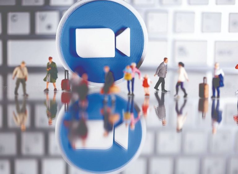 Ζοοm: Τέλος οι τηλεδιασκέψεις, οι υπάλληλοι της εταιρείας επιστρέφουν στο γραφείο