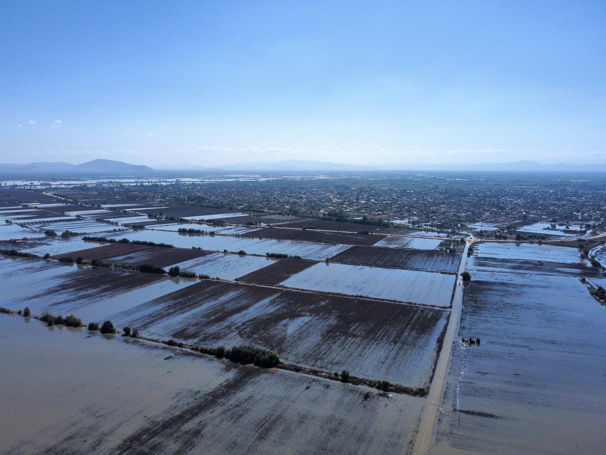 Κακοκαιρία Daniel: Απεγκλωβισμοί με βάρκες και ελικόπτερα – Άλλαξε μορφή ο θεσσαλικός κάμπος